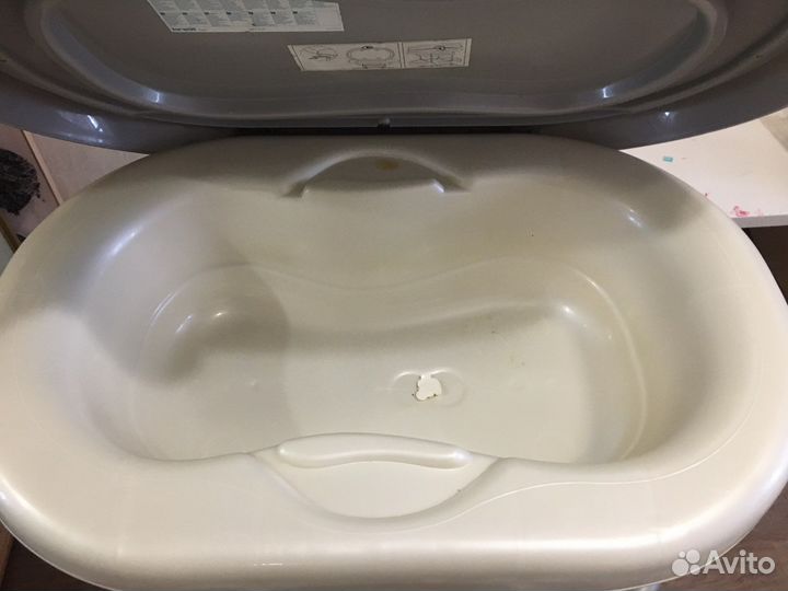 Детская ванночка с пелинальным столиком