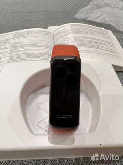 Смарт браслет Huawei Band 4