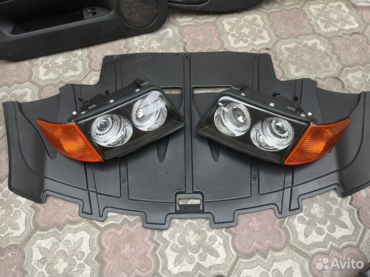 Фары с линзами Audi 100c4