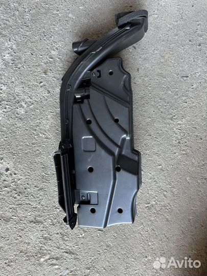 Патрубок воздушного фильтра на Toyota camry/75