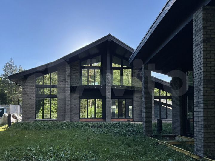 Дом 416 м² на участке 11,8 сот.