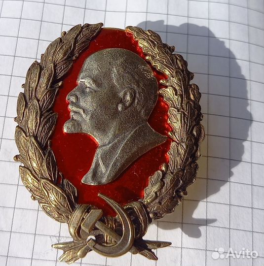 Значок. Ленин. В венке. Тяжелый. Эмаль