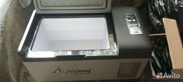 Автомобильный холодильник 12-24-220вольт 15л