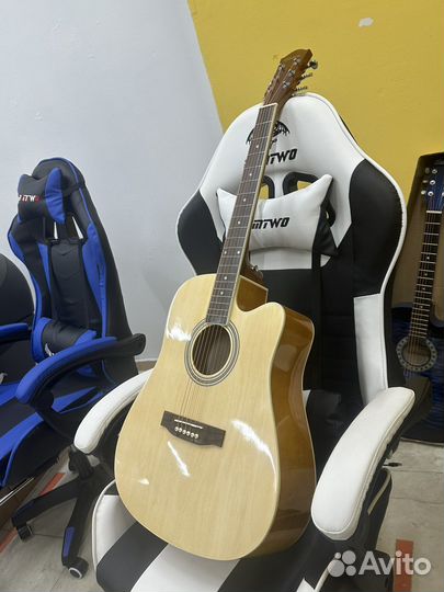 Акустическая гитара