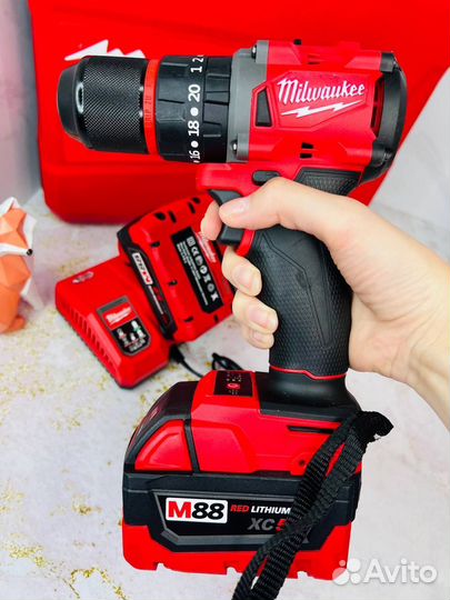 Шуруповерт Milwaukee m18