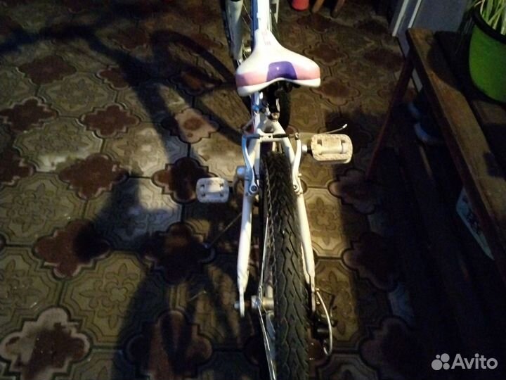 Велосипед белый не на ходу на запчасти