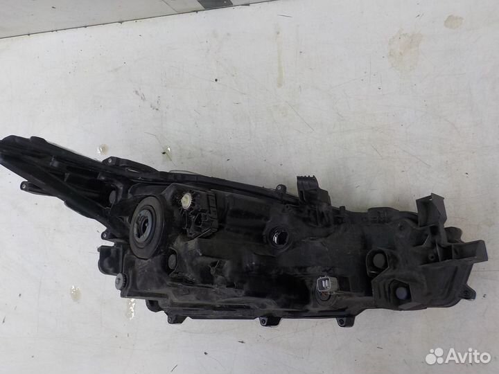 Фара левая Toyota Corolla