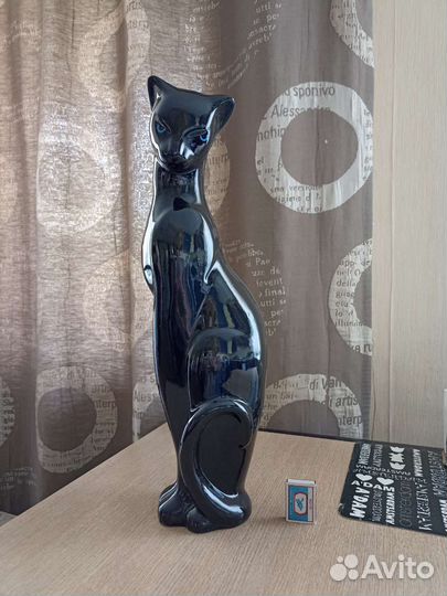 Статуэтка фарфор