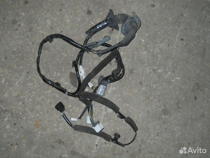 Mitsubishi проводка передней правой двери коса out