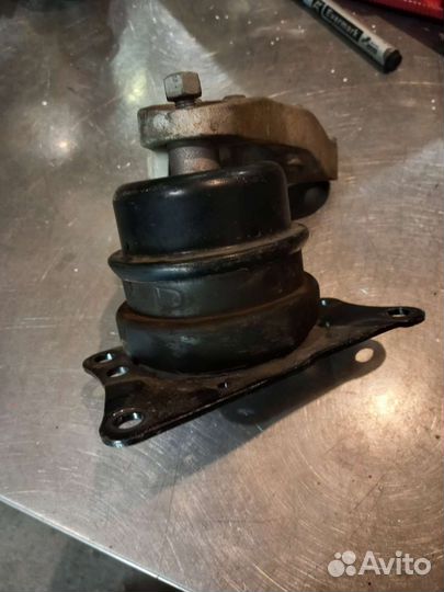 Подушка двигателя VW Polo