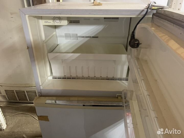 Холодильник Daewoo FR-3501