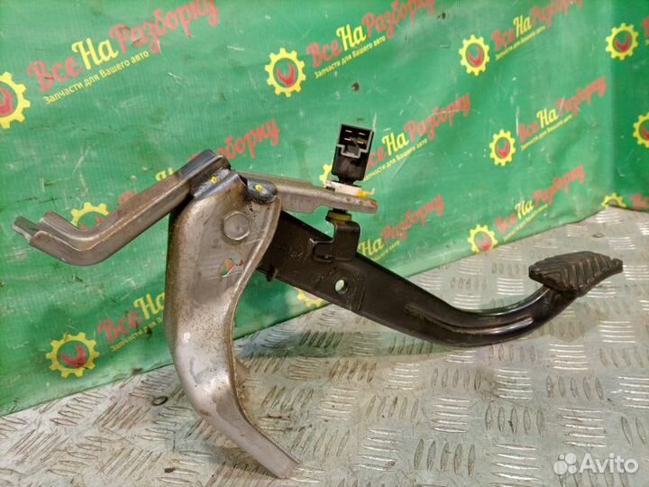 Педаль сцепления Hyundai Solaris седан 1.6