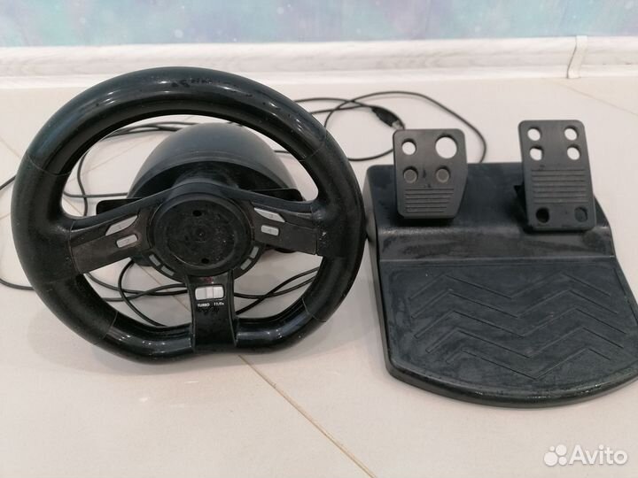 Игровой руль с педалями genius