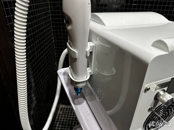 Лазер для удаления тату Mona Impuls. Карбоновый пилинг