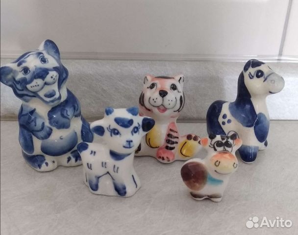 Фигурки фарфоровые