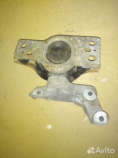 Опора двигателя правая Nissan Note E11