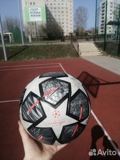 Футбольный мяч