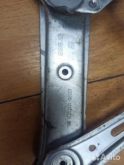 Стеклоподъемник передний правый Opel Zafira B