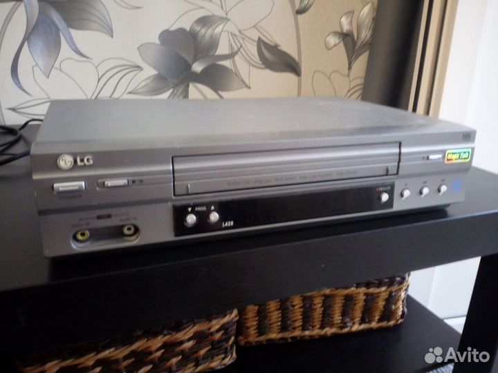 Видеомагнитофон LG