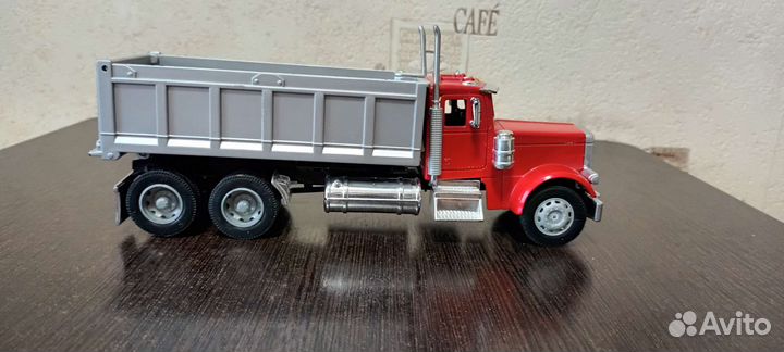 Модель Peterbilt 1/32