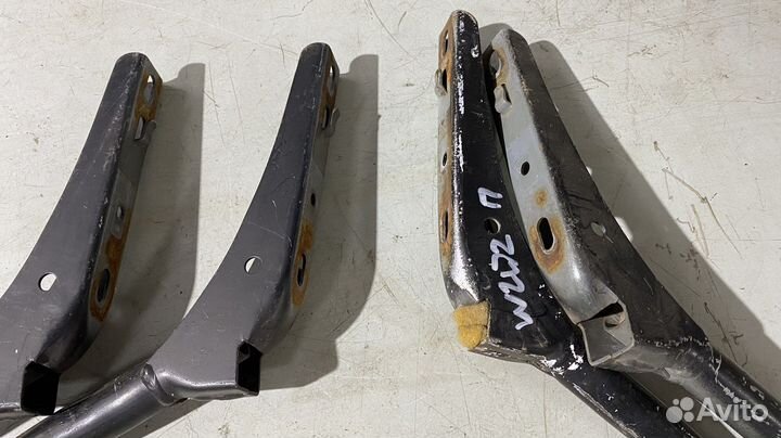 Петли крышки багажника Mercedes Benz W202