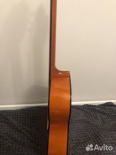 Классическая гитара, настроенная