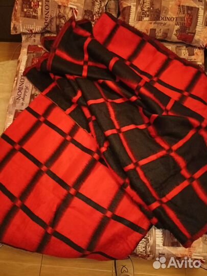 Пледы и покрывало
