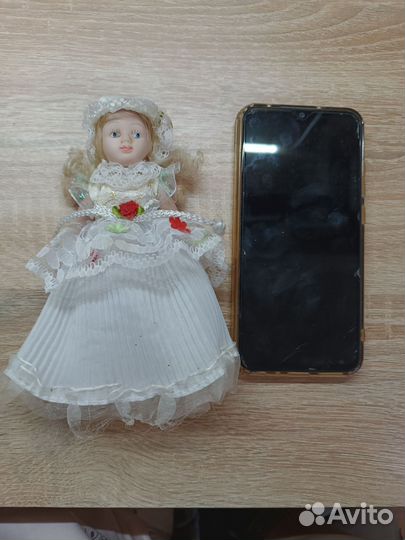 Кукла фарфоровая