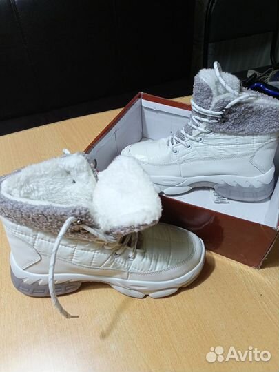 Кроссовки женские 36 размер новые