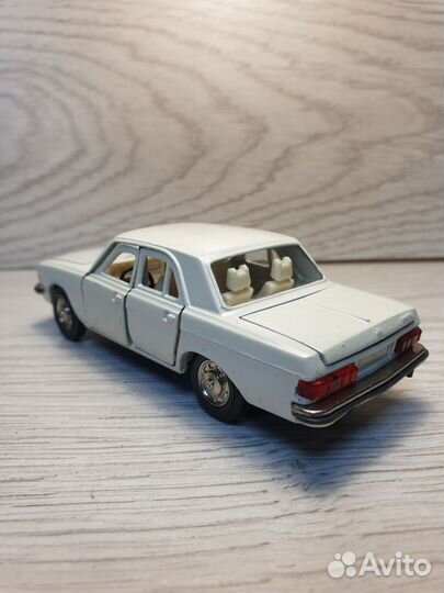 Модель автомобиля газ 3102 1/43