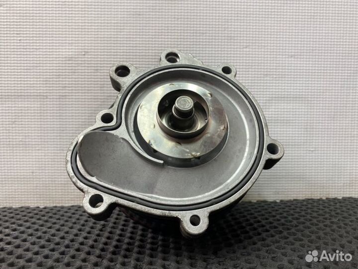 Насос водяной (помпа) Mercedes-Benz C-Class W204