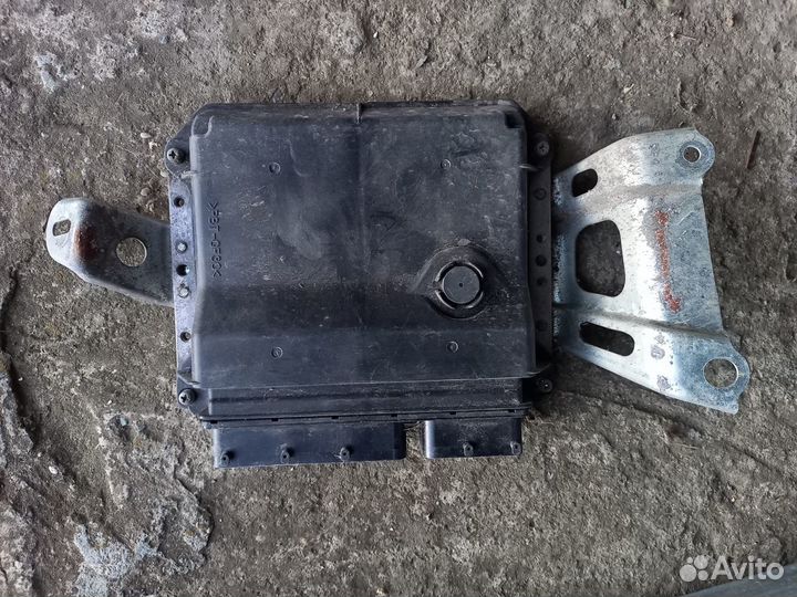 Блок управления двигателем Тойота Ярис