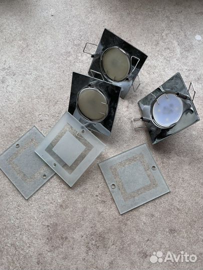 Светильники потолочные встраиваемые 3 штуки
