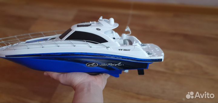 Радиоуправляемый катер