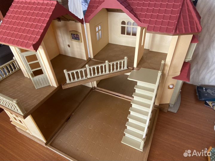 Двухэтажный домик Sylvanian Families