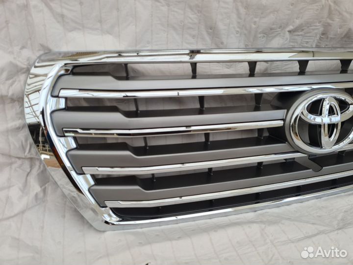 Решетка радиатора передняя Toyota Land Cruiser 200