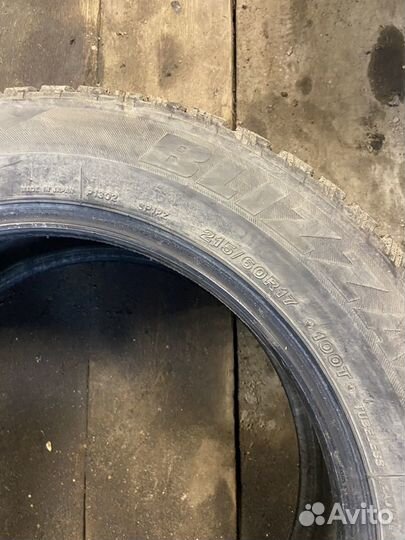 Bridgestone Blizzak Spike-01 215/60 R17