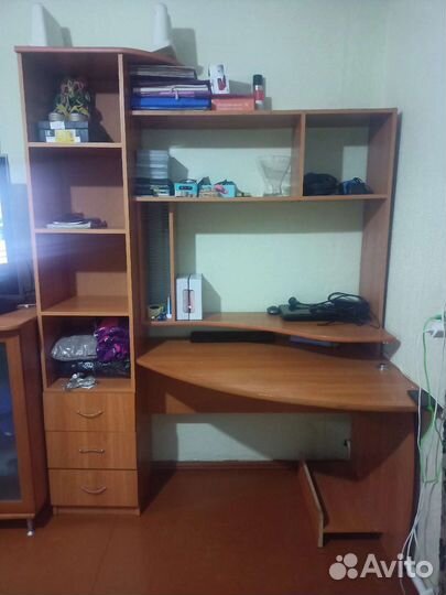 Большой компьютерный стол