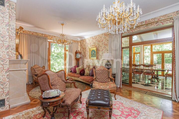 Дом 460 м² на участке 20 сот.