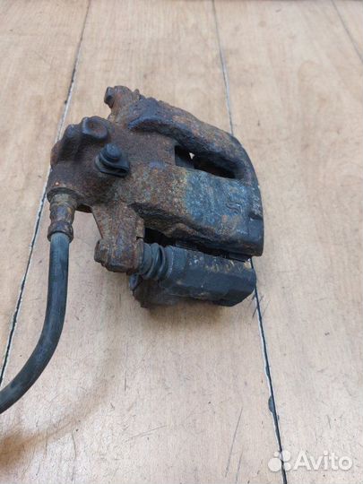 Тормозной суппорт передний правый Opel Corsa D