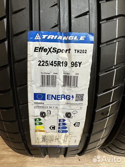 Triangle EffeXSport TH202 225/45 R19 99Y
