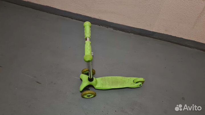 Самокат трехколесный Scooter