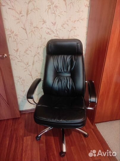Офисное кресло руководителя бу