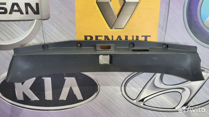 Накладка панели задка замка багажника Renault kole
