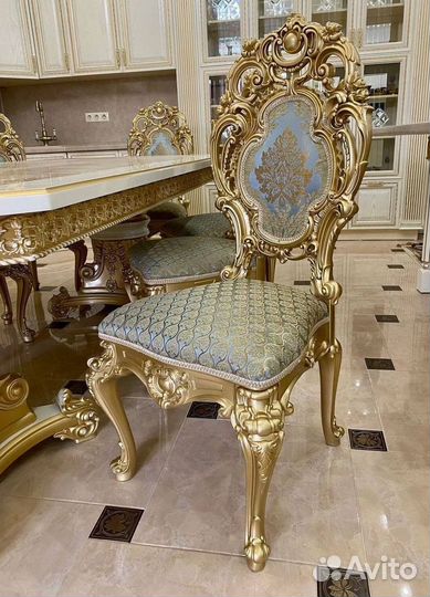 Стол кухонный и стулья