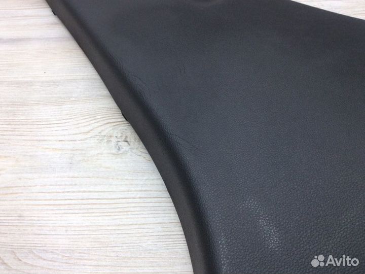 Обшивка стойки средней нижняя правая Renault