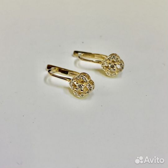 Золотые серьги с камнем