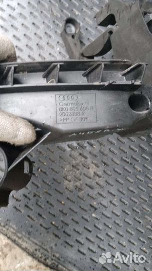 Кронштейн правой фары Audi A4 B8