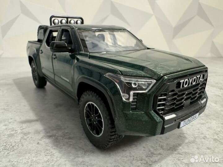 Модель машинки toyota tundra металлическая