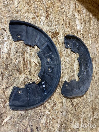 Пыльник тормозного диска VW Touareg 02-18